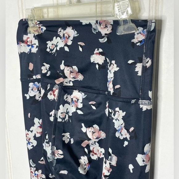 Beyond Yoga Olympus floral navy leggings 287 - Picture 8 of 9